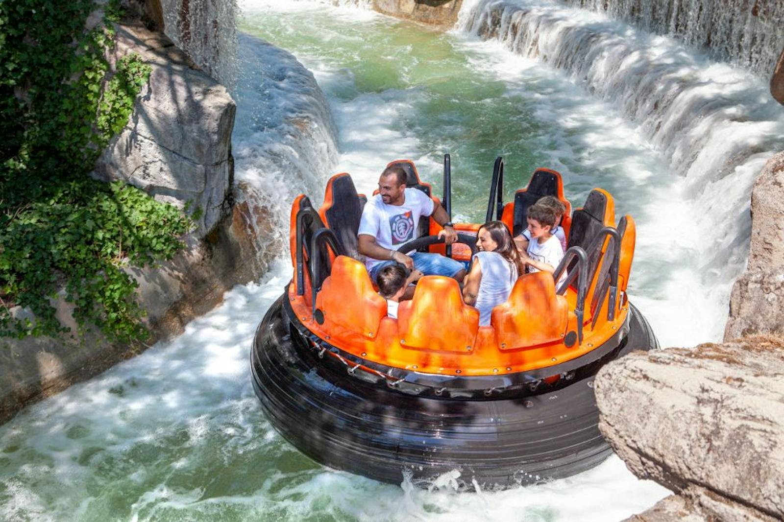 Atracție tip log flume la Mirabilandia